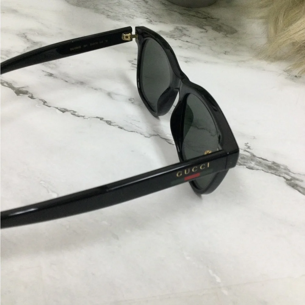 NWOT Gucci Black Women's Sunglasses with Signature Stripe